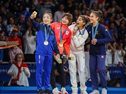 Selfie Kemenangan Juara Olimpiade Paris 2024 Pakai Galaxy Z Flip 6