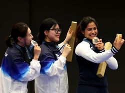 Selfie Kemenangan Juara Olimpiade Paris 2024 Pakai Galaxy Z Flip 6