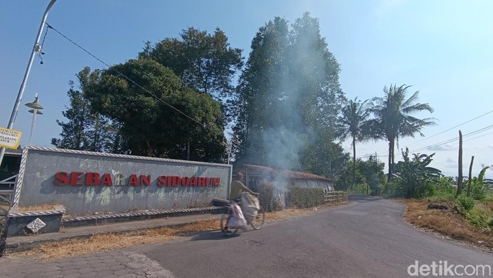 Suasana Dusun Sebaran, Kalurahan Sidoarum, Godean, Sleman yang terdampak pembangunan tol Jogja-YIA, Jumat (2/8/2024).