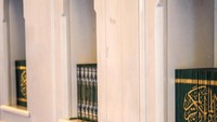 Masjid ini juga memiliki perpustakaan yang jadi landmark budaya dan pusat pembelajaran. Ada lebih dari 23.342 buku dengan topik kebudayaan Islam, ilmu pengetahuan, filsafat hingga psikologi. Foto: Getty Images/iStockphoto/Aurore Kervoern
