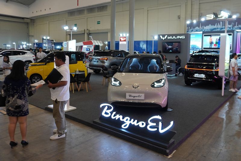 Wuling Indonesia terus mengkampanyekan ABC Stories alias line up lengkap mobil listrik mereka diberbagai kesempatan. Namun yang menjadi catatan kini Wuling Indonesia juga semakin ikut menyertakan varian wuling mereka seperti New Almaz RS Pro Hybrid.