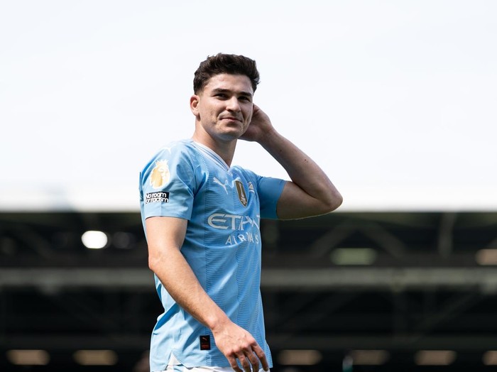 LONDON, ENGLAND - MAY 11: Julian Alvarez of Manchester City after their sides victory during the Premier League match between Fulham FC and Manchester City at Craven Cottage on May 11, 2024 in London, England.(Photo by Gaspafotos/MB Media/Getty Images)