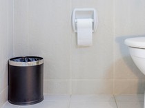 Kenapa Nggak Boleh Buang Tisu ke Toilet? Ternyata Ini Alasannya