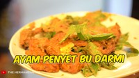 Anang tampak bangga karena dirinya bisa memasak ayam penyet sendiri. Begini penampakan masakan buatannya yang berbalut sambal pedas. Foto: YouTube The Hermansyah A6