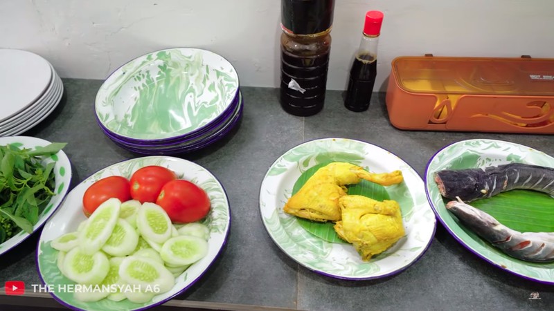 Anang Hermansyah unjuk Kebolehan Bikin Ayam Penyet Sendiri