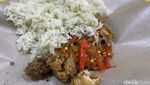 Puas! Makan Ayam Geprek di Sini Bisa Nambah Nasi Sepuasnya
