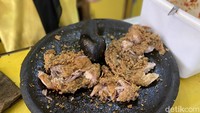 Untuk nasinya tersedia dalam dua pilihan, ada nasi putih biasa dan ada pula nasi jeruk dengan aroma jeruk dan rasa yang lebih gurih. Foto: detikcom/Riska Fitria