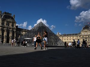 Museum Louvre Lambat Berbenah, Karyawan Mogok Kerja