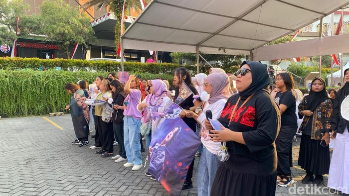 Suasana norebang di ajang Emeron Hijab Hunt 2024 di Solo Paragon Mall, Sabtu (8/3/2024).
