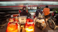 Bubur Tambun atau bubur motor ini sudah terkenal sejak tahun 1980 an mereka berkelana menjajakan dagangannya itu hingga ke beberapa wilayah Jabodetabek. Semua yang berjualan dengan trayek terjauh akan berangkat lebih awal dari pada yang lainnya.