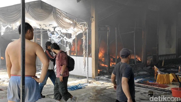 Kebakaran Panti Asuhan Hope Children Home di Desa Dalung, Kecamatan Kuta Utara, Badung, Bali, Sabtu (3/8/2024). (Agus Eka Purna Negara/detikBali)