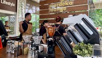 Di Istana Merdeka ada sebuah kafe bernama Merdeka Lounge. Kafe ini terbuka untuk umum, jadi siapa saja boleh masuk dan menikmati menu-menu di sana. Foto: detikcom/Riska Fitria