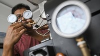 Mesin penyangrai biji kopi tersebut berbahan dasar baja nirkarat.