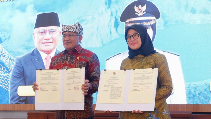 Pemkab dan BNN tandatangani MoU untuk mempercepat pembentukan BNNK Banyuwangi.