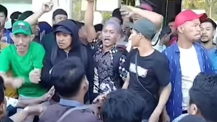 Pendaftaran mitra ojol di Makassar ricuh.