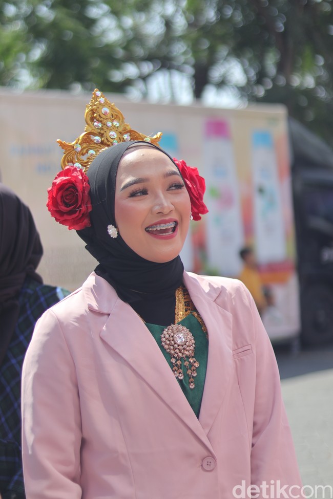 Peserta audisi Emeron Hijab Hunt 2024 di Solo ada yang menampilkan aksi wayang, tari kreasi, bernyanyi hingga pantomim. Foto: Aji Gosong/Wolipop