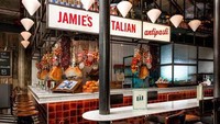 Jamie Oliver punya banyak bisnis kuliner yang tersebar di beberapa negara di dunia. Termasuk Jamies Italian yang sayangnya harus tutup permanen pada 2019. Foto: Daily Meal