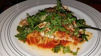 Nama Giada De Laurentiis termasuk salah satu selebriti chef yang populer via Food Network. Sayangnya chef yang mendirikan GDL Italian ini terpaksa menutup restorannya pada pandemi tahun 2020. Foto: Daily Meal