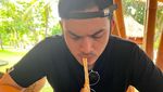 Potret Hangat Rizky Nazar saat Makan Bareng Keluarga
