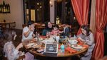 Potret Hangat Rizky Nazar saat Makan Bareng Keluarga