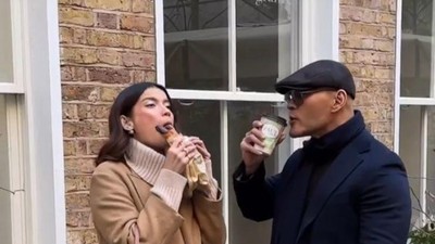 Keseruan Sabrina Chairunnisa Saat Kulineran Bareng Deddy Corbuzier