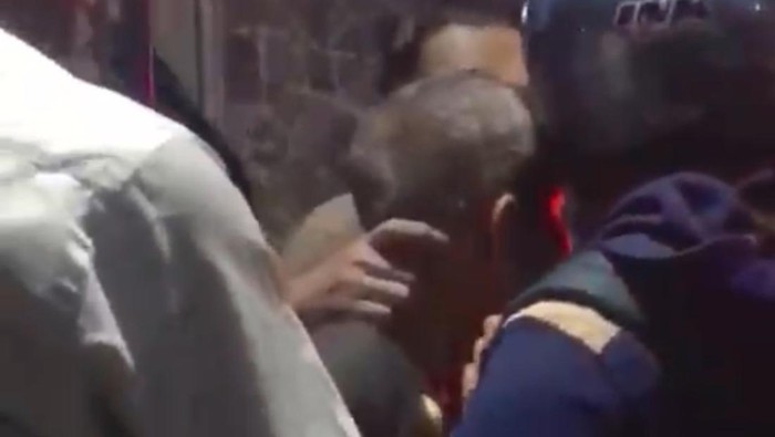 Satu dari 4 orang yang diamankan dari amukan massa diduga pelaku penculikan perempuan di Kota Kediri.