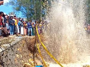Kondisi Terkini Semburan Air Sumur Bor di Sampang: Melebar dan Lebih Keruh