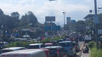 Volume Kendaraan Meningkat, Polisi Siapkan One Way Arah Puncak Siang Ini