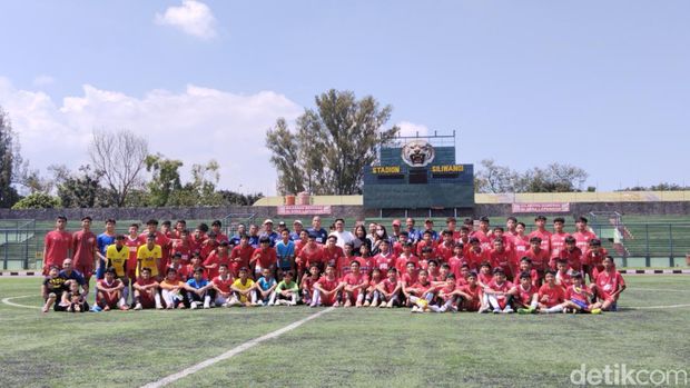 Soft launching Akademi Pro Bandung di Stadion Siliwangi, Kota Bandung, Sabtu (3/8/2024).