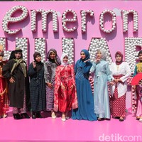 Ratusan peserta dari berbagai usia dan latar belakang pun memenuhi lokasi audisi Emeron Hijab Hunt 2024 di Solo. Terlihat para peserta sudah mempersiapkan konsep dan bakat yang akan ditampilkan di hadapan juri. Foto: Aji Gosong.