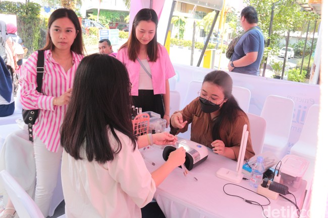 Acara ini didukung oleh Emeron Hijab Shampoo, Shopee Indonesia, Bank Syariah Indonesia, Social Media KipasKipas, EZnet by Telkomsel Internet Mudah Murah Untuk Seisi Rumah dan GIS Travel Sahabat Umroh dan Haji Anda Foto: Aji Gosong.