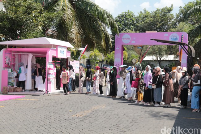 Selain itu ada GIS Travel yang memberikan potongan harga yang fantastis untuk destinasi perjalanan umrah yang hanya bisa kamu dapatkan selama audisi Emeron Hijab Hunt 2024 berlangsung. Foto: Aji Gosong.