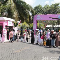 Selain itu ada GIS Travel yang memberikan potongan harga yang fantastis untuk destinasi perjalanan umrah yang hanya bisa kamu dapatkan selama audisi Emeron Hijab Hunt 2024 berlangsung. Foto: Aji Gosong.