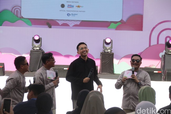 Pria yang lahir pada 29 Maret 1997 ini mengucapkan penting untuk generasi muda untuk terus optimis mengapai cita-cita. Semakin kita belajar dan meningkatkan diri, memajukan diri, semakin berkembang itu saya rasa kesempatannya akan lebih besar lagi. Apalagi saya dalam konteks mangkunegara itu bisa lebih hadir buat masyarakat. Kerajaan dan masyarakat bisa saling berdampingan. Namanya budaya juga harus membawa dampak dan manfaat juga bagi sekitarnya, lanjutnya lagi. Foto: Aji Gosong.