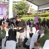 K.G.P.A.A. Mangkoenagoro X mengungkapkan penting untuk para generasi muda agar bisa memanfaatkan waktu dengan baik dan berdampak positif bagi sekitar. Hidup itu kan suatu perjalanan yang mungkin tidak terlalu panjang. Mumpung kita masih diberi kesempatan, punya waktunya, diberi kesehatan dan keinginannya. Kita sebisa mungkin menggunakan waktu dan perjalanan kita ini untuk bisa memberikan yang terbaik dan berdampak positif bagi sekitar, ungkap K.G.P.A.A. Mangkoenagoro X (3/8/2024). Foto: Aji Gosong.