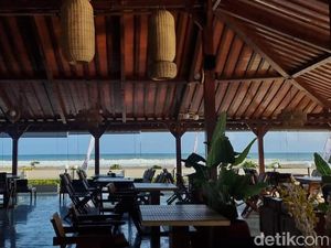 Menikmati Suasana Pantai Pangandaran dari Restoran Bergaya Joglo