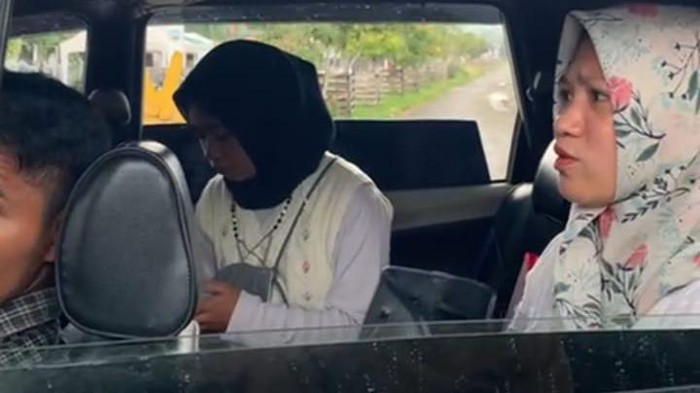 Tim penyusun dokumen Amdal yang diutus PT IWIP di Kabupaten Halmahera Tengah dicegat warga.