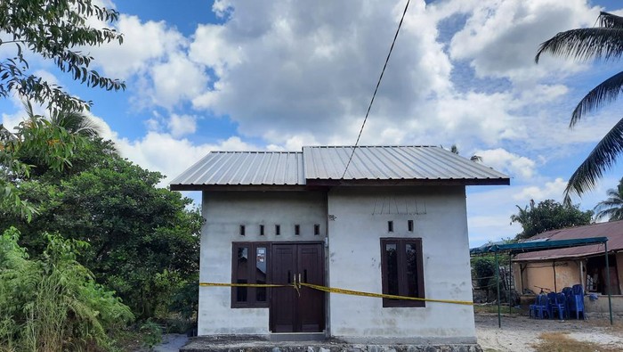 TKP penusukan atau rumah korban.