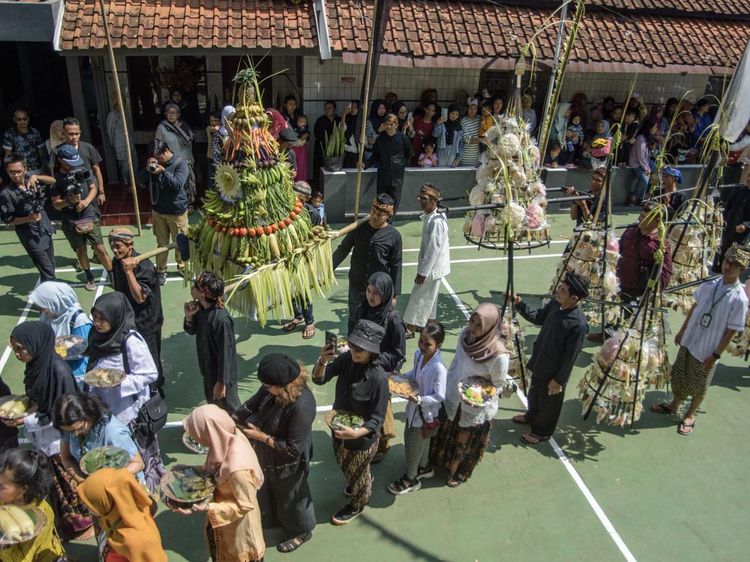 Kemeriahan Tradisi Tutup Taun Kampung Adat Cirendeu di Cimahi