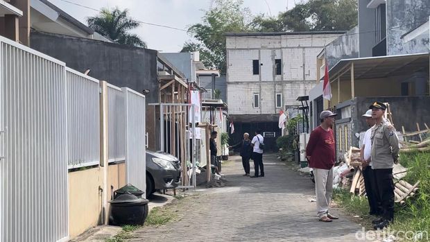 Warga Kembali Beraktivitas Norma Usai Penangkapan 3 Terduga Teroris di Kota Batu