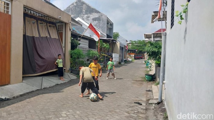 Warga Kembali Beraktivitas Norma Usai Penangkapan 3 Terduga Teroris di Kota Batu