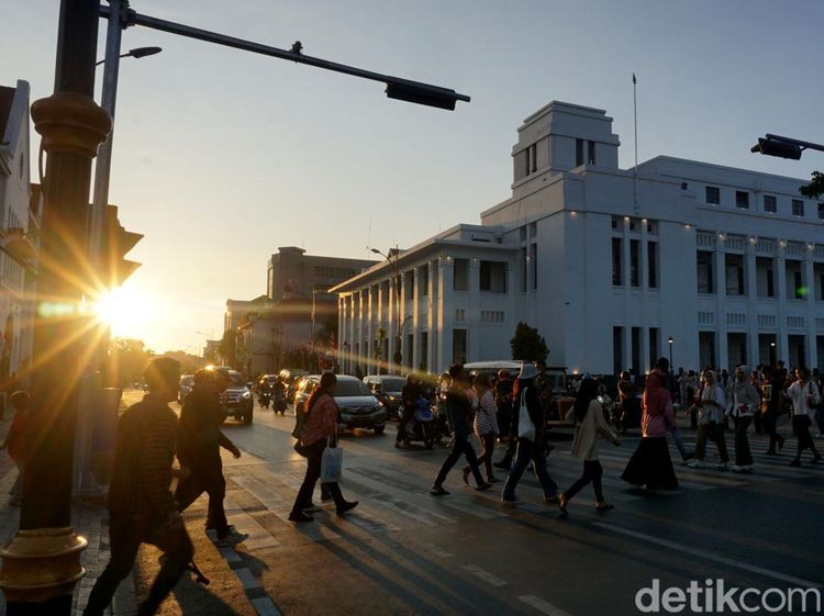 Menikmati Sore di Kota Lama Surabaya