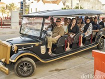 Asyiknya Keliling Kota Lama Surabaya Naik Mobil Klasik