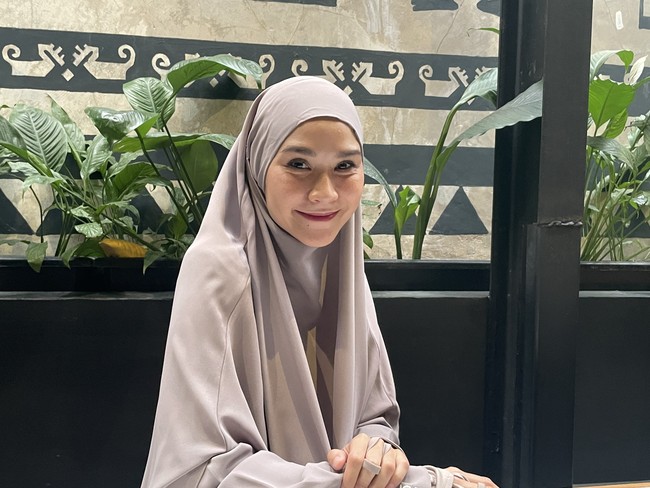 Zaskia Adya Mecca kini lebih fokus pada dunia bisnis setelah jarang tampil di layar kaca. Ia mengembangkan lini busana muslim yang mengedepankan kenyamanan dan gaya kasual, BIA by Zaskia Mecca sesuai dengan karakter pribadinya yang sederhana. Foto: Pingkan/detikcom