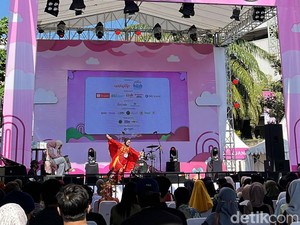 Aksi Peserta Audisi Emeron Hijab Hunt Solo, Tabuh Drum Hingga Tari Elang Jawa