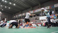 Anak-anak terlihat aktif bergerak melalui permainan, sekaligus mengembangkan kemampuan penting dalam berbagai bidang seperti kebugaran fisik, koordinasi motorik, fungsi kognitif, kreativitas, dan keterampilan hidup yang dihelat oleh Ferrero Group berkolaborasi PBSI (Persatuan Bulu Tangkis Seluruh Indonesia) dan klub bulutangkis ternama PB Jaya Raya, dalam progam Kinder Joy of Moving.