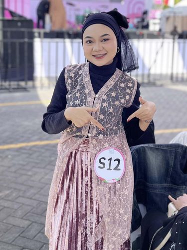 Audisi Emeron Hijab Hunt 2024 di Solo Foto Azharine Nathaniela Uniko Sakhi yang mengikuti audisi Emeron Hijab Hunt 2024 di Solo Paragon, Minggu (4/8/2024).