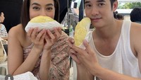 Memiliki keturunan China dan Jerman, Mario rupanya jatuh cinta dengan kelezatan buah durian yang digemarinya. Foto: Instagram @mario_mm3