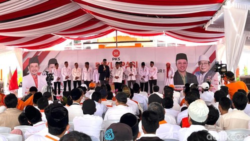 Deklarasi pemenangan Zulkieflimansyah-Suhaili (Zul-Uhel) untuk Pilgub NTB di Kantor DPW PKS NTB, Minggu (4/8/2024). (Foto: Helmy Akbar/detikBali)