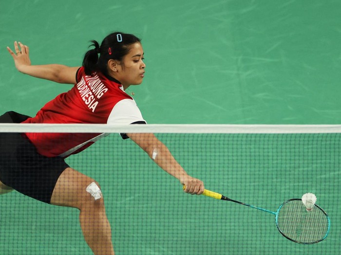 Gregoria Mariska Tunjung gagal melaju ke final cabor bulutangkis Olimpiade 2024. Dia kalah dari An Se-young 21-11, 13-21, dan 16-21. Duel berlangsung di Porte de La Chapelle Arena, Paris, Prancis, Minggu (4/8/2024).
